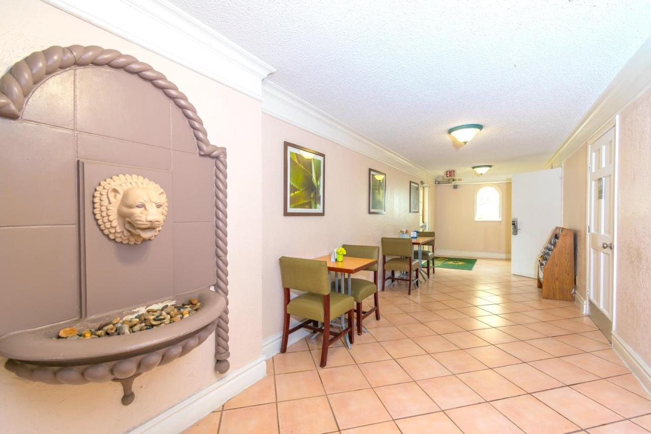 La Quinta Inn By Wyndham Clute Lake Jackson Экстерьер фото
